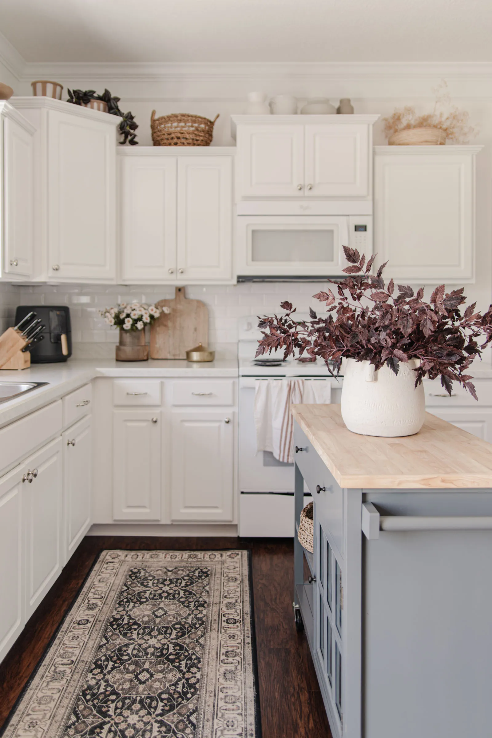 /img/11339-kitchen-decor-cabinets-7.webp