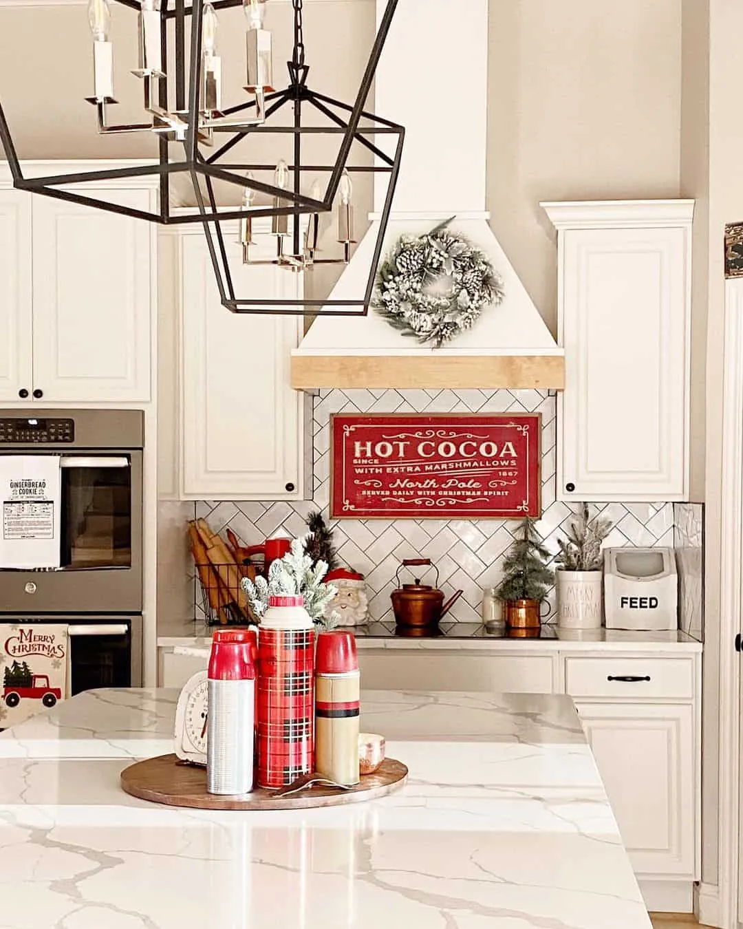 /img/11342-red-kitchen-art-shopping-guide.webp