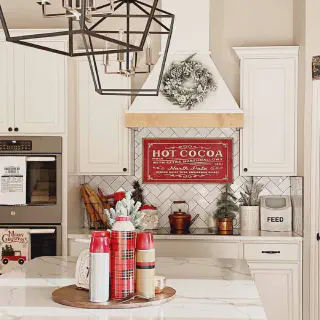/img/11342-red-kitchen-art-shopping-guide.webp