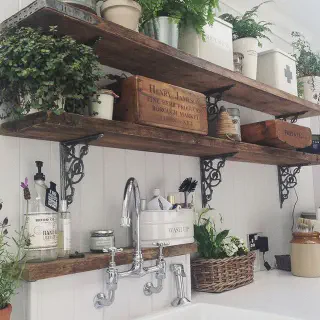 /img/11351-rustic-red-kitchen-complete.webp