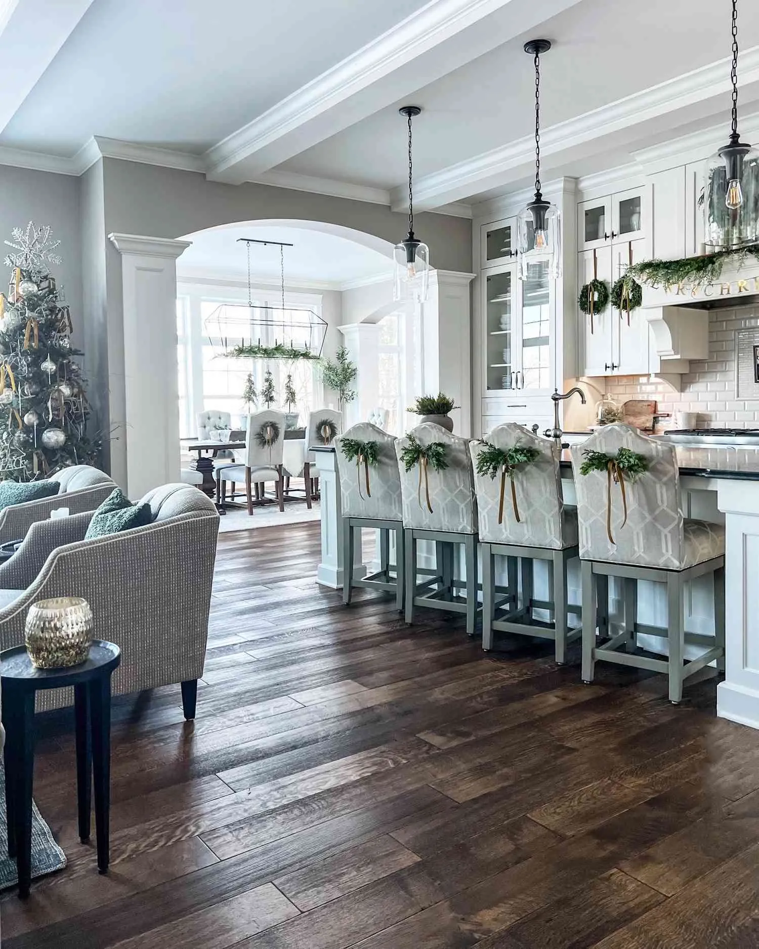 11358 christmas kitchen decor safety 3