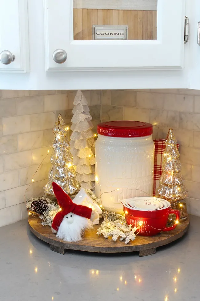 11358 christmas kitchen decor safety 4