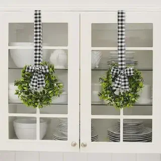 /img/11358-christmas-kitchen-decor-safety-7.webp