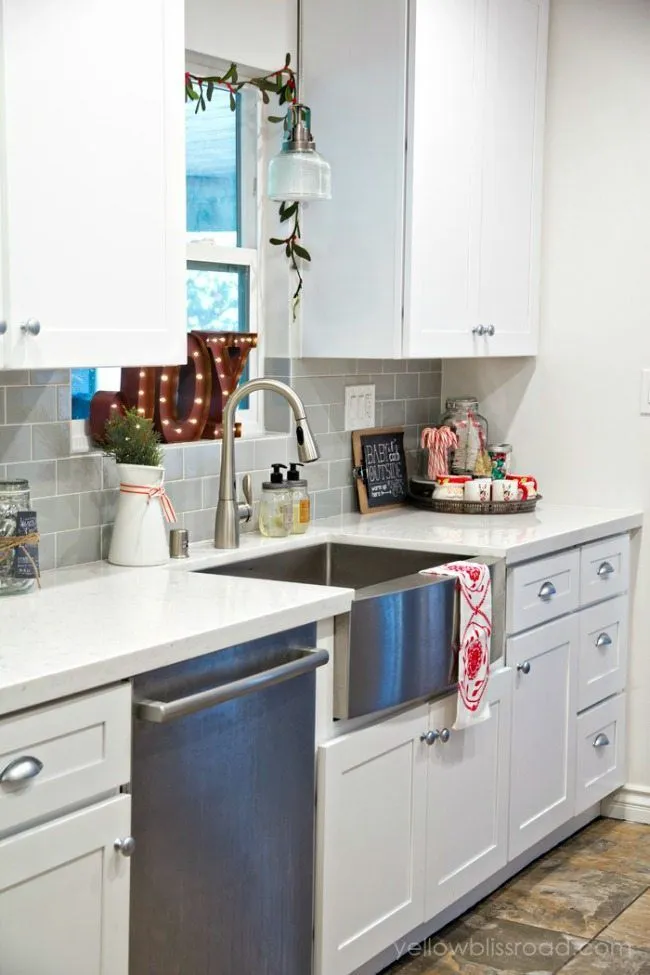 11429 yellow christmas kitchen 1