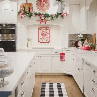 /img/11429-yellow-christmas-kitchen-7.webp