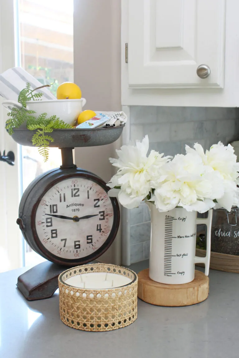 /img/11449-summer-kitchen-decor-7.webp