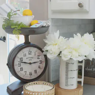 /img/11449-summer-kitchen-decor-7.webp