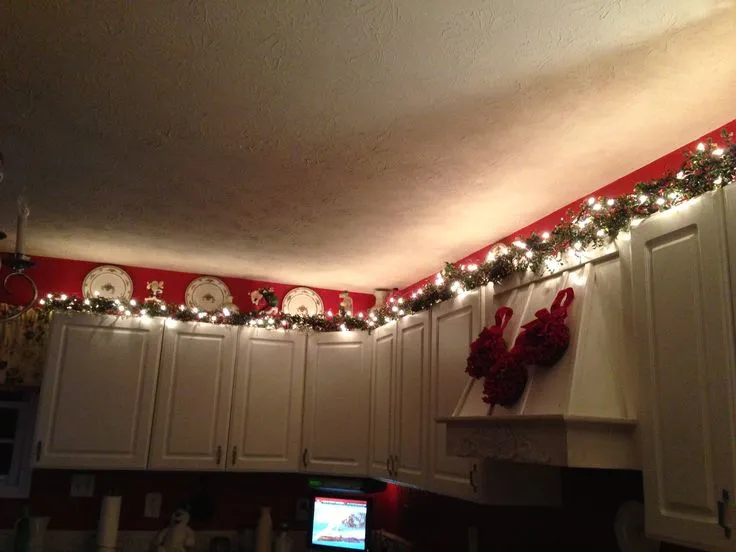 /img/11450-christmas-kitchen-decor-7.webp