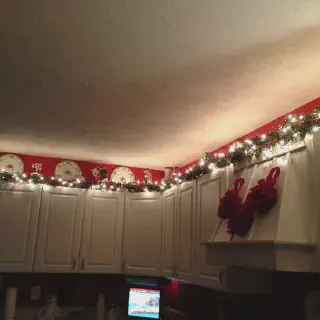 /img/11450-christmas-kitchen-decor-7.webp