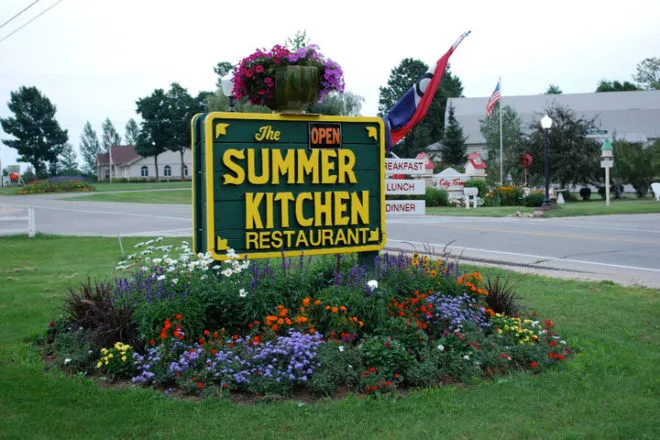 11458 door county summer table setting