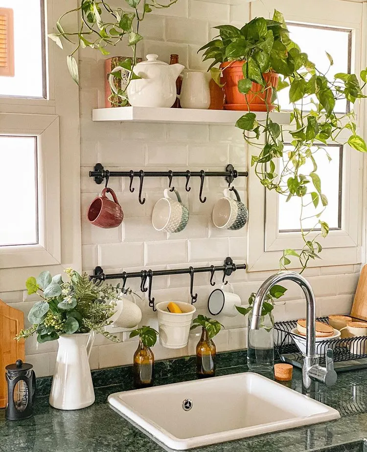 /img/11459-kitchen-decor-sell-house-7.webp