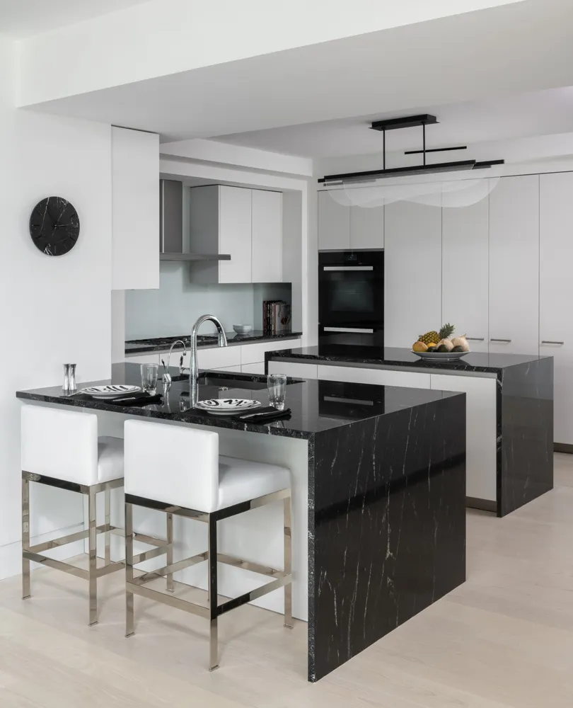 /img/11491-condo-kitchen-decor-7.webp
