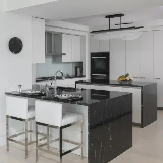 /img/11491-condo-kitchen-decor-7.webp