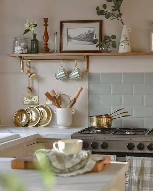 11504 decorative objects shelves