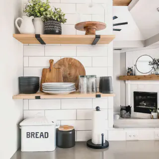 /img/11504-glass-shelves-kitchen.webp
