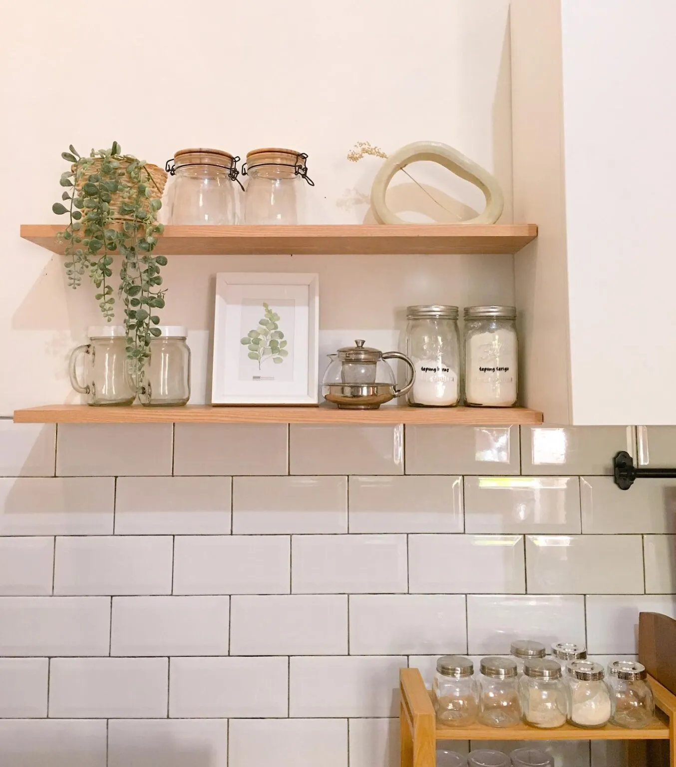 11504 wooden kitchen shelves