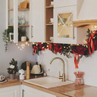 /img/11513-christmas-kitchen-decor-online-7.webp