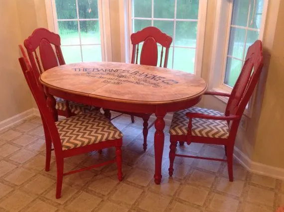 11531 round red table