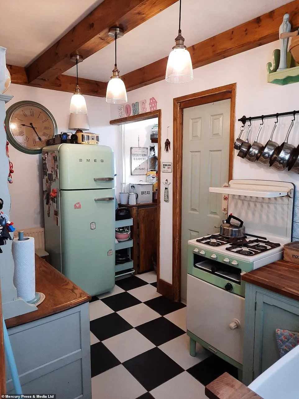 11594 natural material kitchen