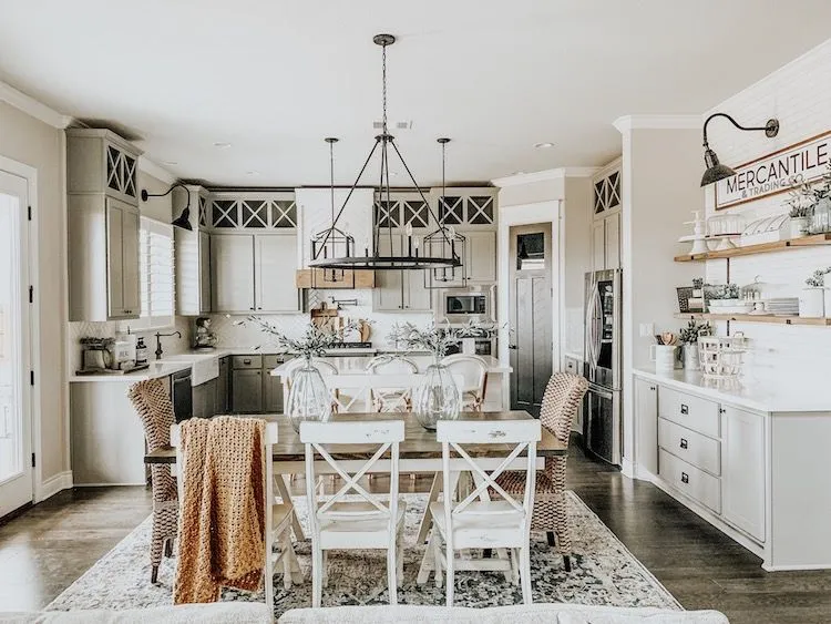 /img/11615-farmhouse-kitchen-decor-quartz-countertops-3.webp