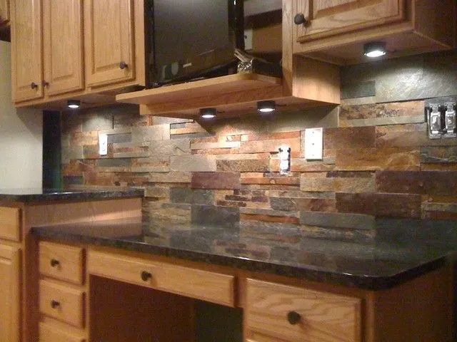 11622 rustic red kitchen splashback