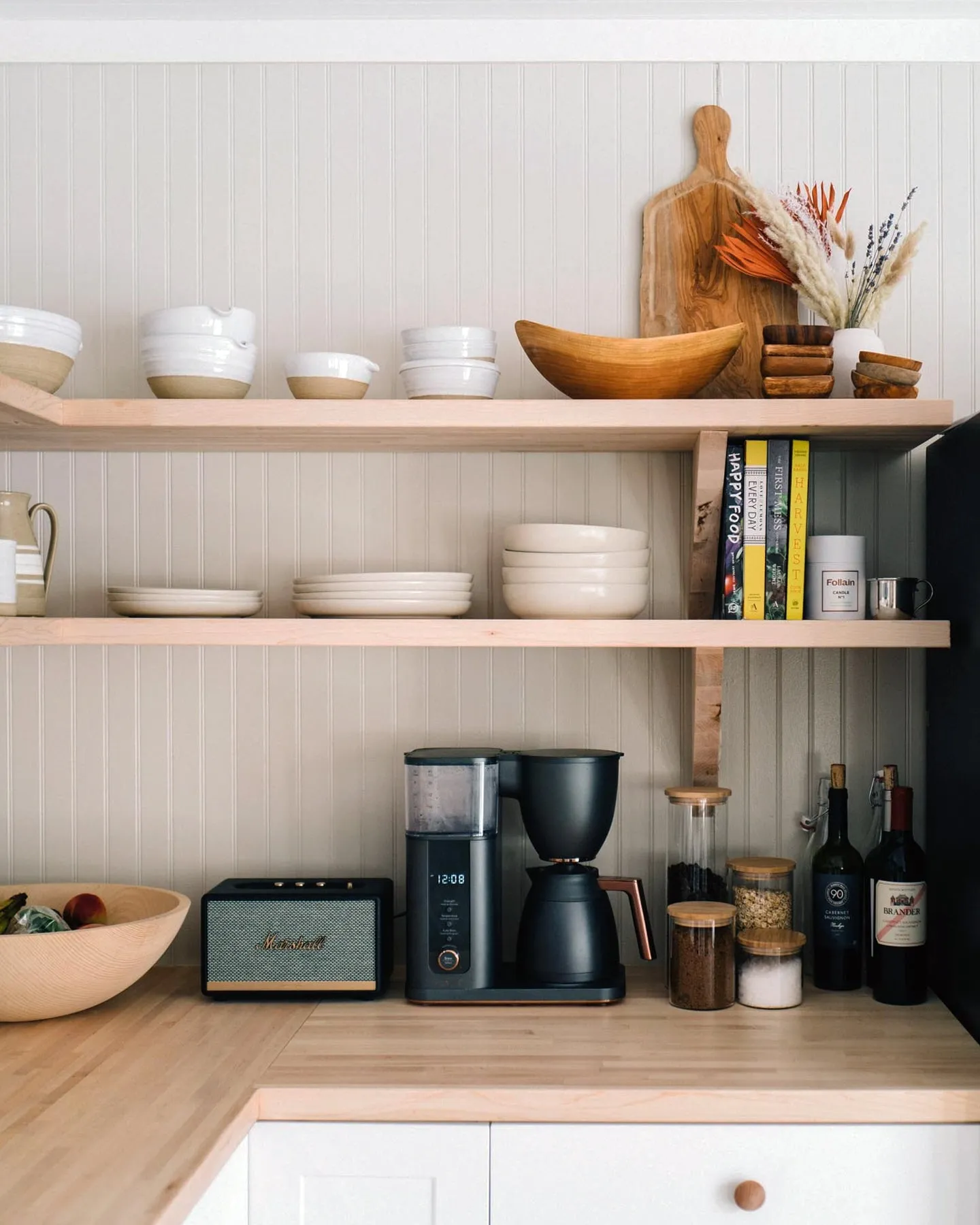 11629 cabin kitchen open shelving