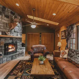 /img/11629-cabin-kitchen-seasonal-decor.webp