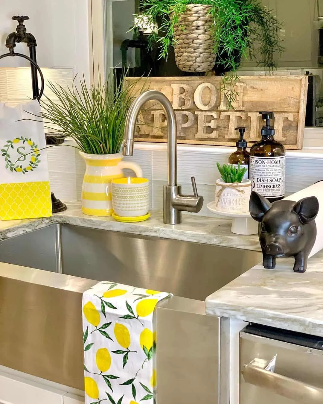 /img/11642-summer-kitchen-styling.webp
