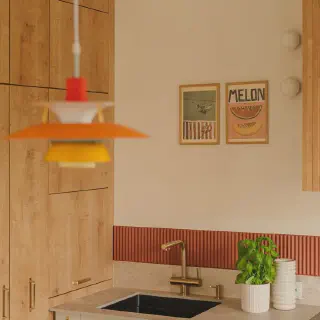 /img/11651-red-kitchen-decor-budget.webp